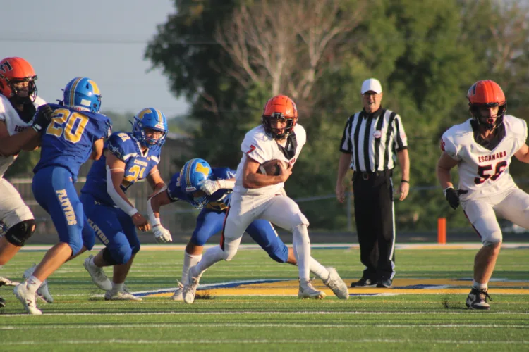 Flivvers beat Eskymos in season opener